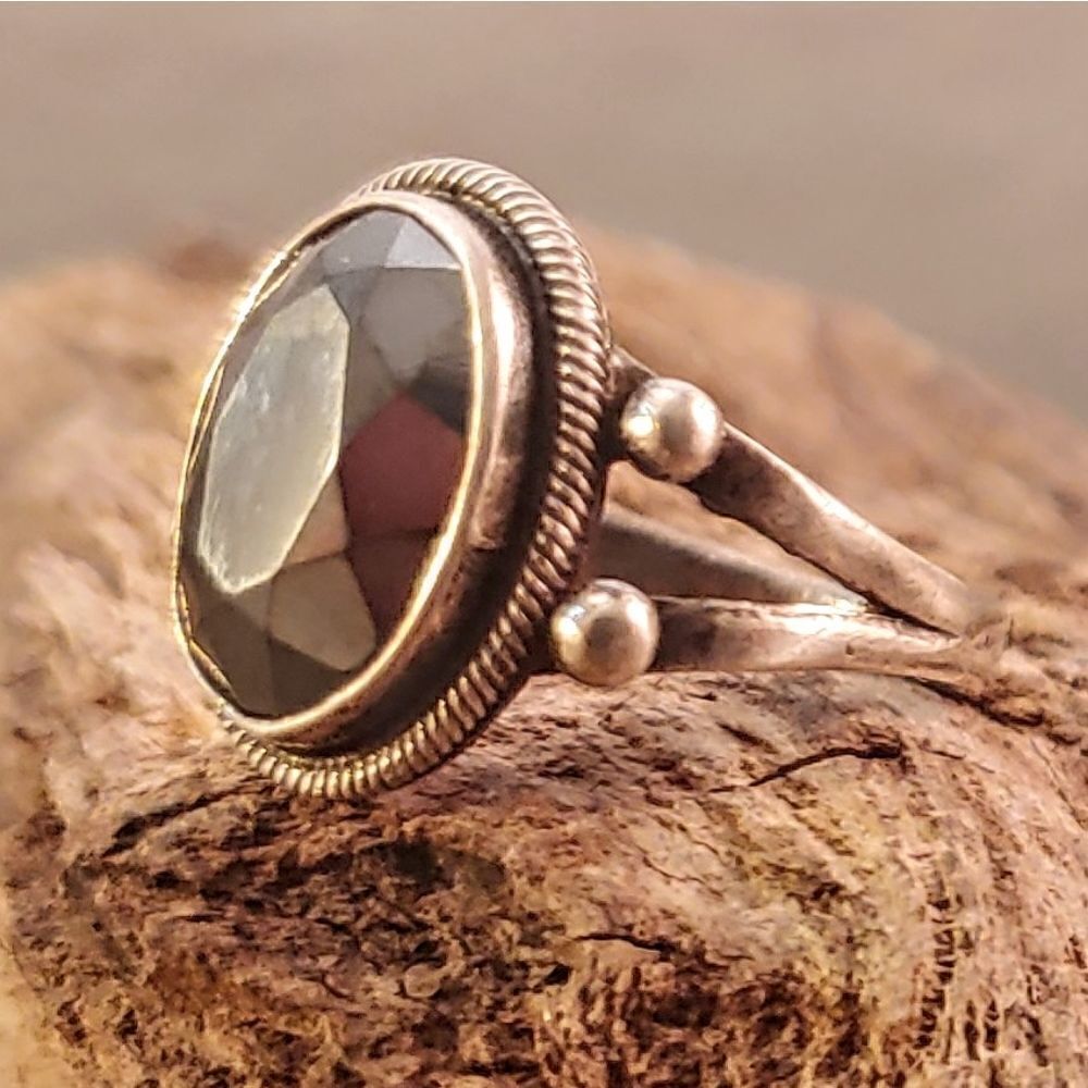 Vintage Black Faceted Spinal Oval Bezel Set Ring